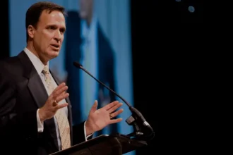 book a keynote speaker